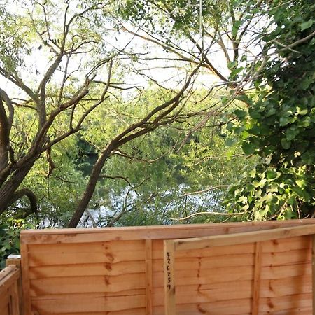 A A Guest Rooms Thamesmead Erith Екстер'єр фото